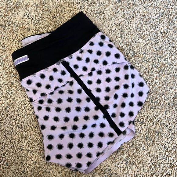 Lululemon speed shorts size 6 - Picture 3 of 3